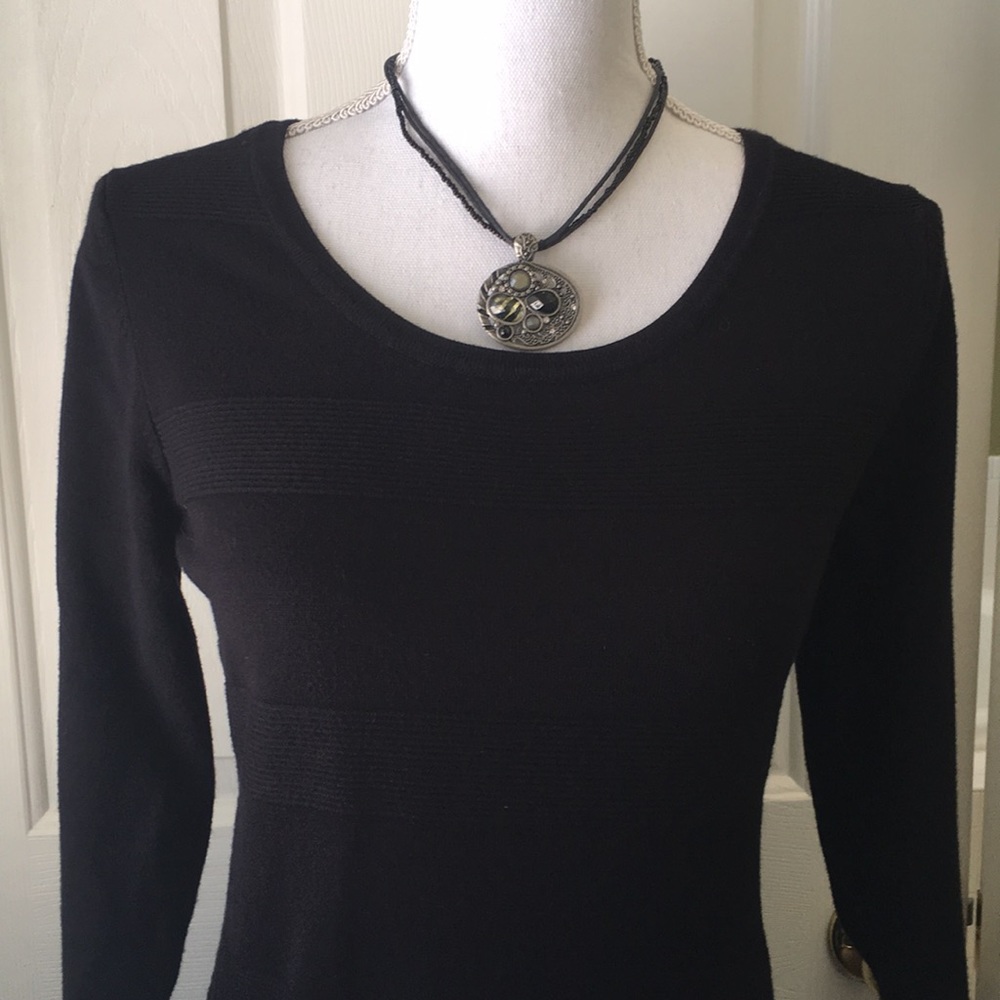 Like new flattering sweater dress
